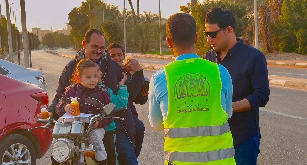 توزيع وجبات افطار على الصائمين