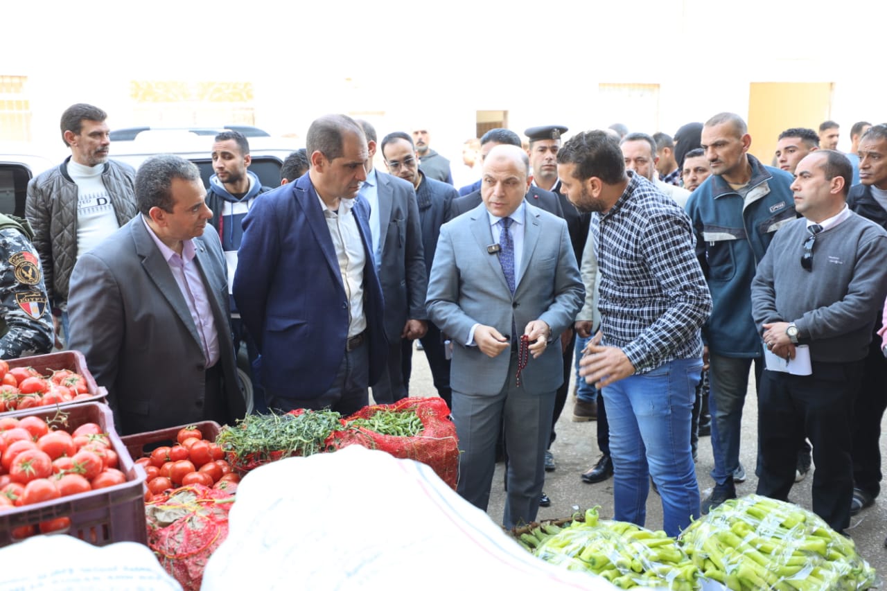 محافظ كفر الشيخ يتفقد سوق الجملة