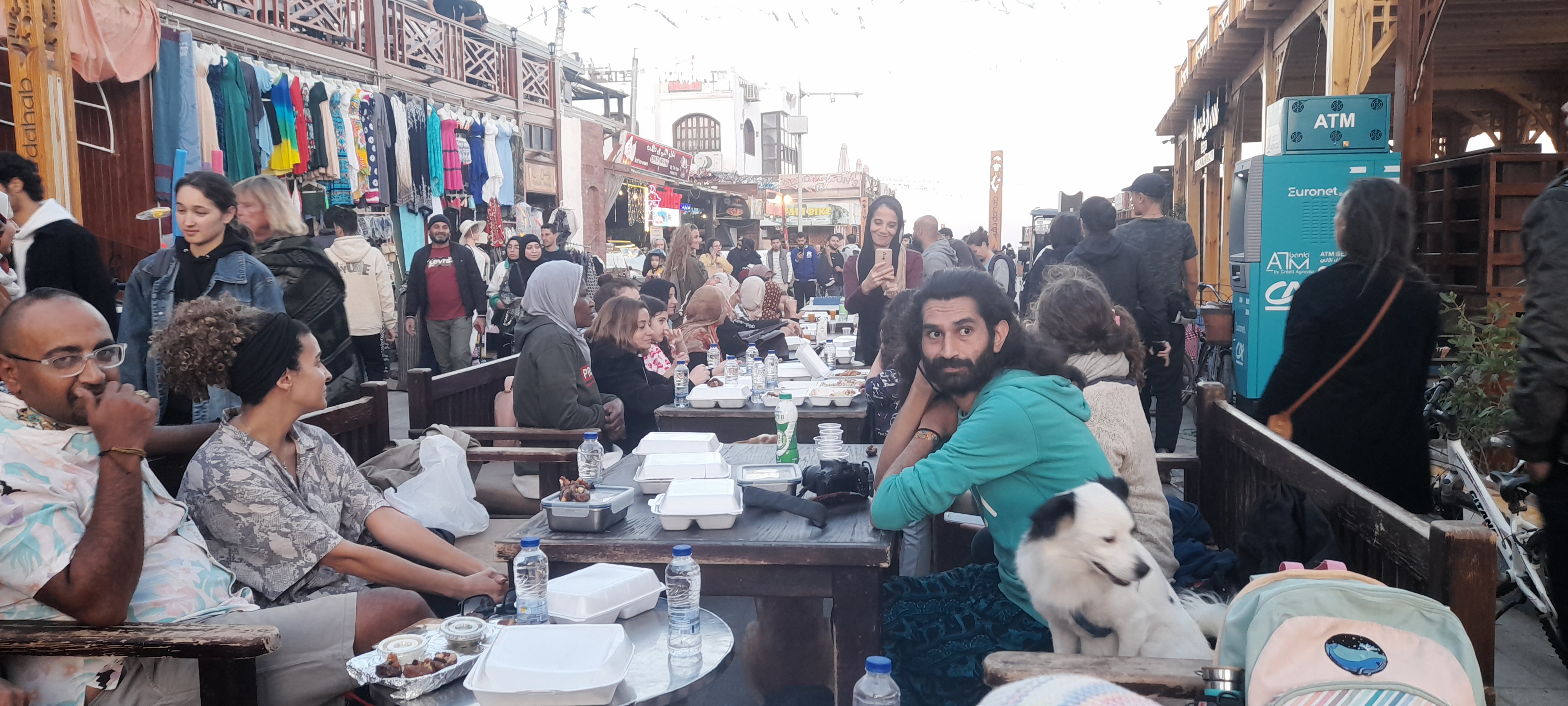 السائحين يشاركوا فى إفطار رمضان المبارك السائحين يشاركوا فى إفطار رمضان المبارك