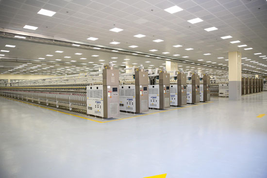 وزير قطاع الأعمال العام يتفقد مصانع شركة مصر للغزل والنسيج (3)