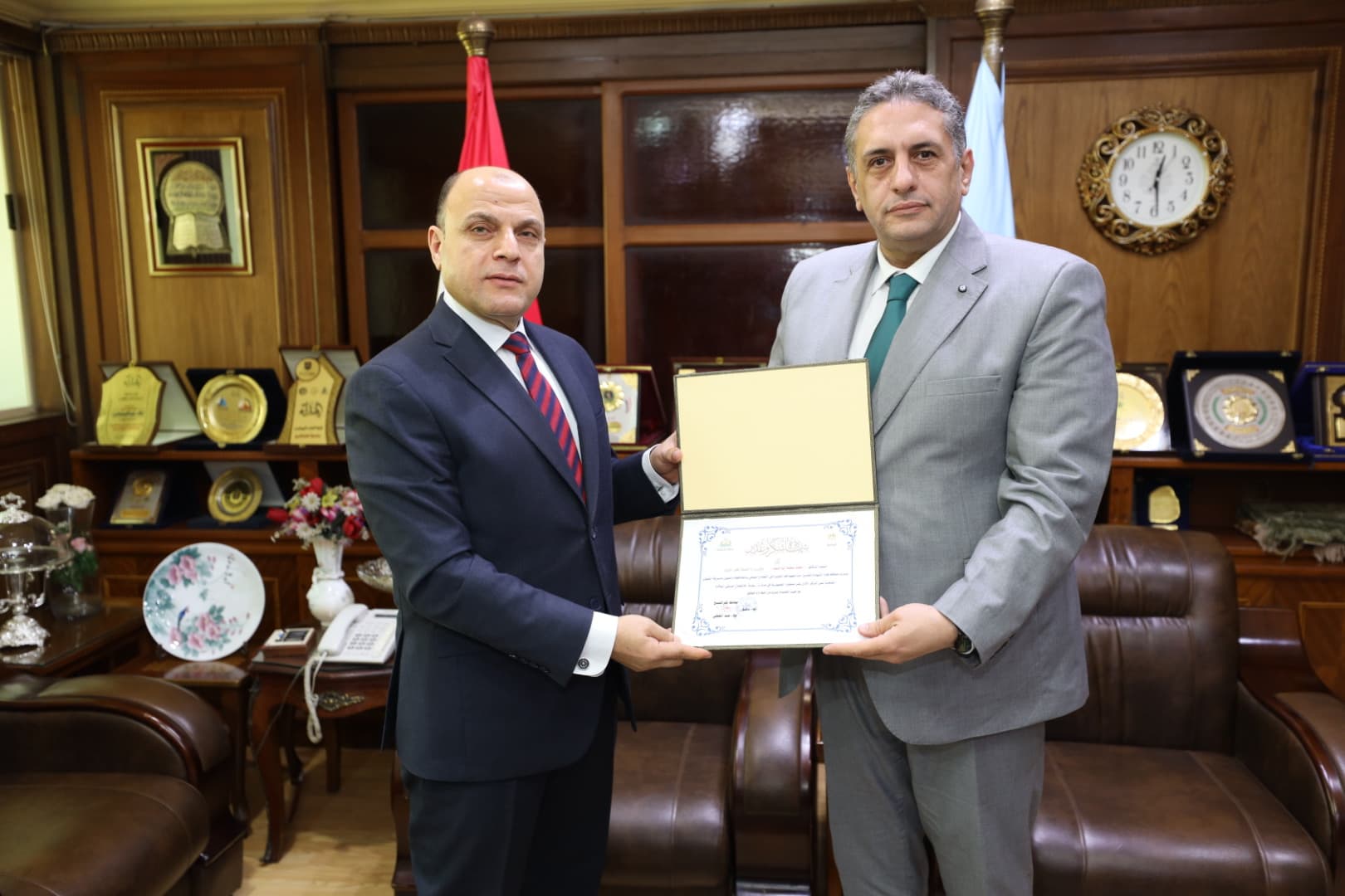 محافظ كفر الشيخ يكرم وكيل وزارة الصحة بكفر الشيخ محافظ كفر الشيخ يكرم وكيل وزارة الصحة بكفر الشيخ