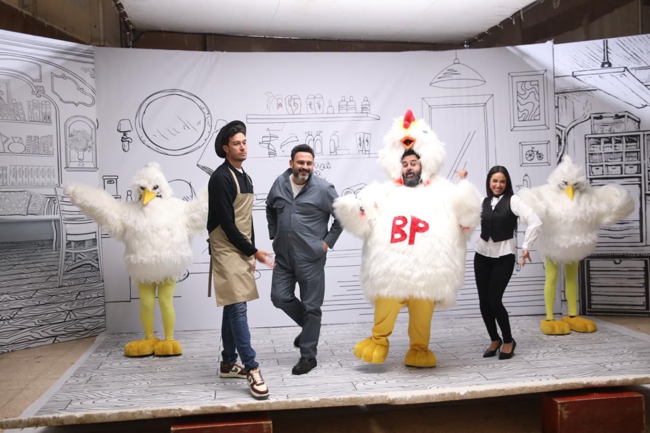 أحمدعبد الوهاب وأكرم حسني يستعينوا بشيكو للتخلص من روح عم باني (1)