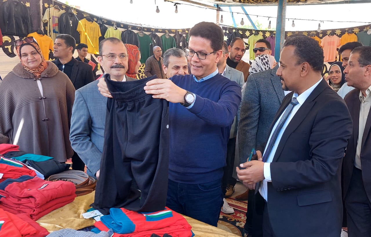 استعراض قطع الملابس استعراض قطع الملابس