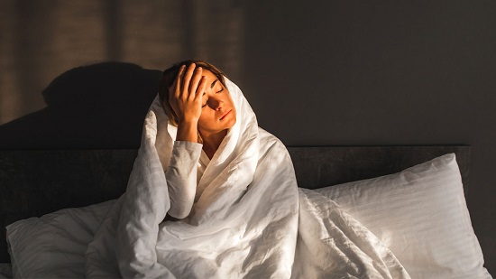 فتاة لا تستطيع النوم