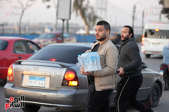 شباب الخير يوزعون العصائر والوجبات الخفيفة على الصائمين (14)