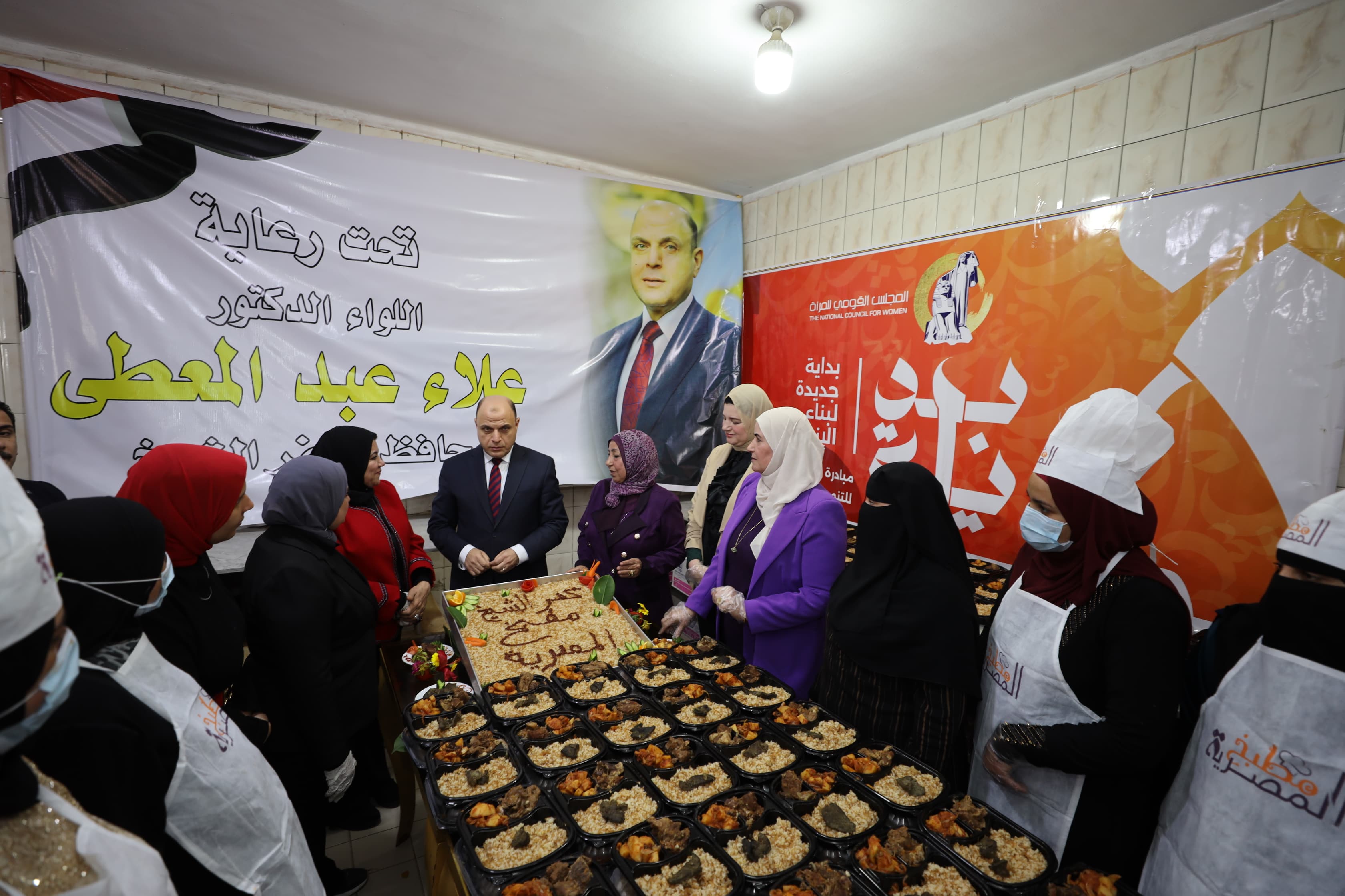 جانب من تفقد المحافظ لإعداد الوجبات