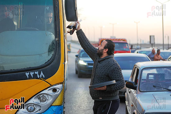 شباب الخير يوزعون العصائر والوجبات الخفيفة على الصائمين (5)