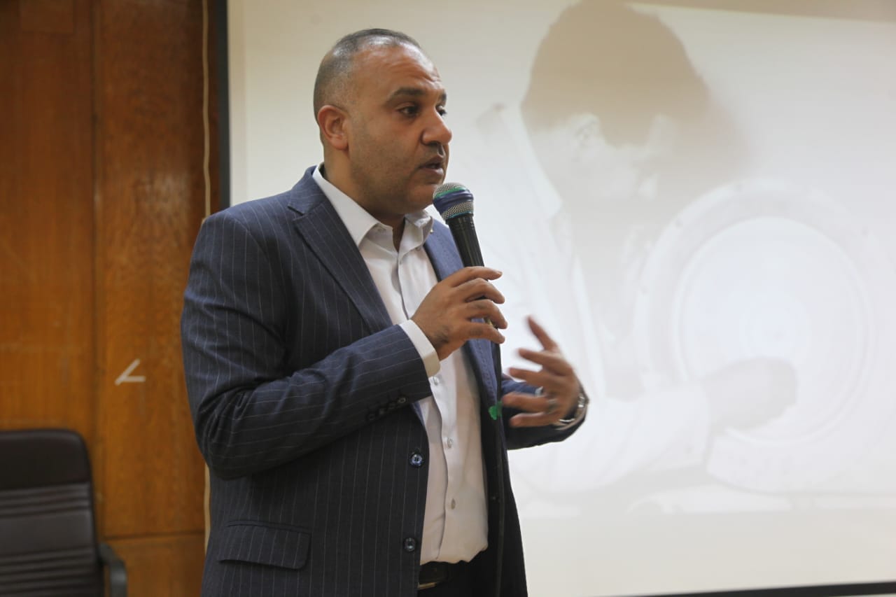 الدكتور حسين بكر