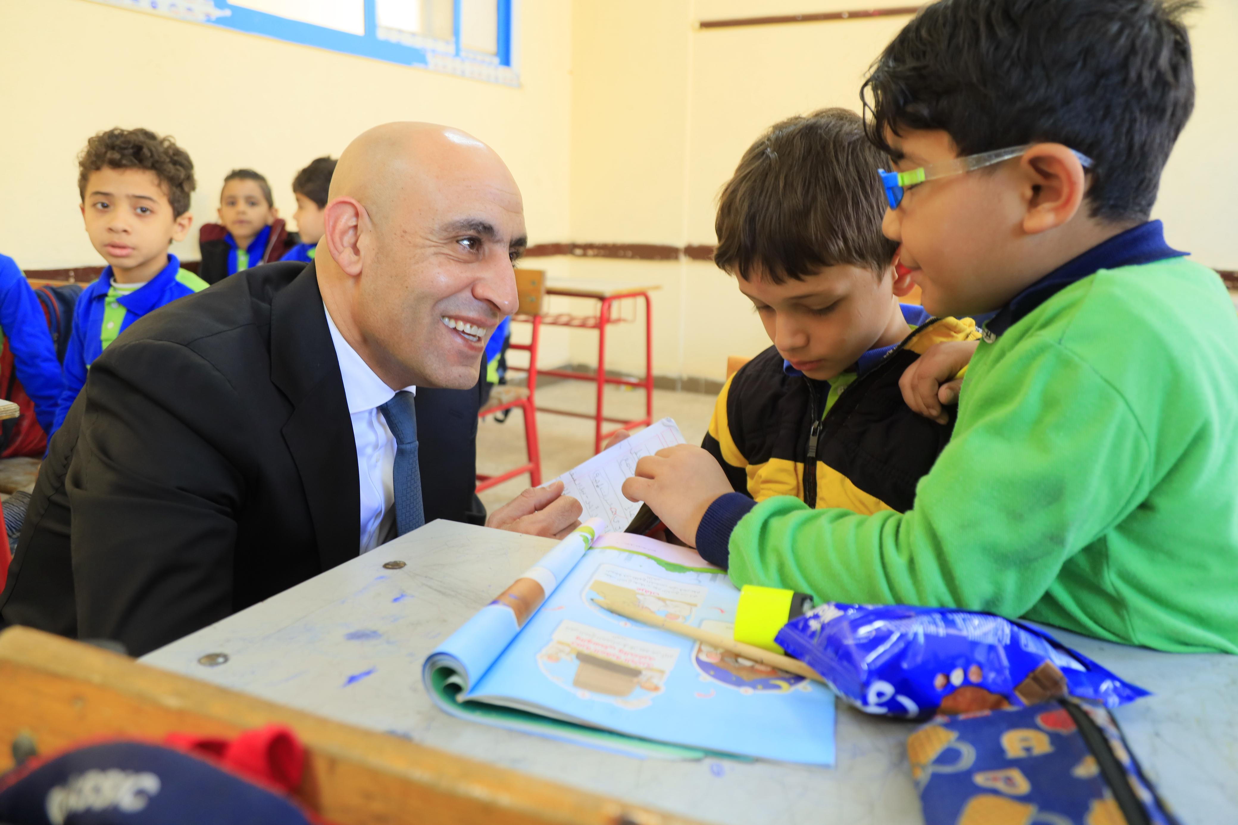 وزير التعليم يتفقد المدارس في حى الأسمرات