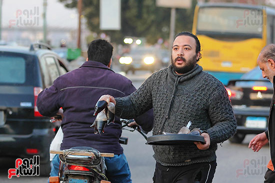 شباب الخير يوزعون العصائر والوجبات الخفيفة على الصائمين (16)