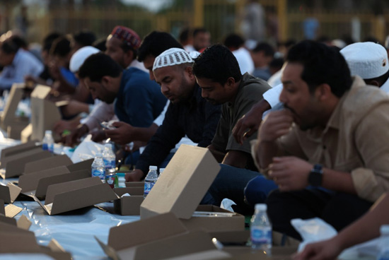 موائد الرحمن فى مسجد الشيخ زايد بالامارات (13)