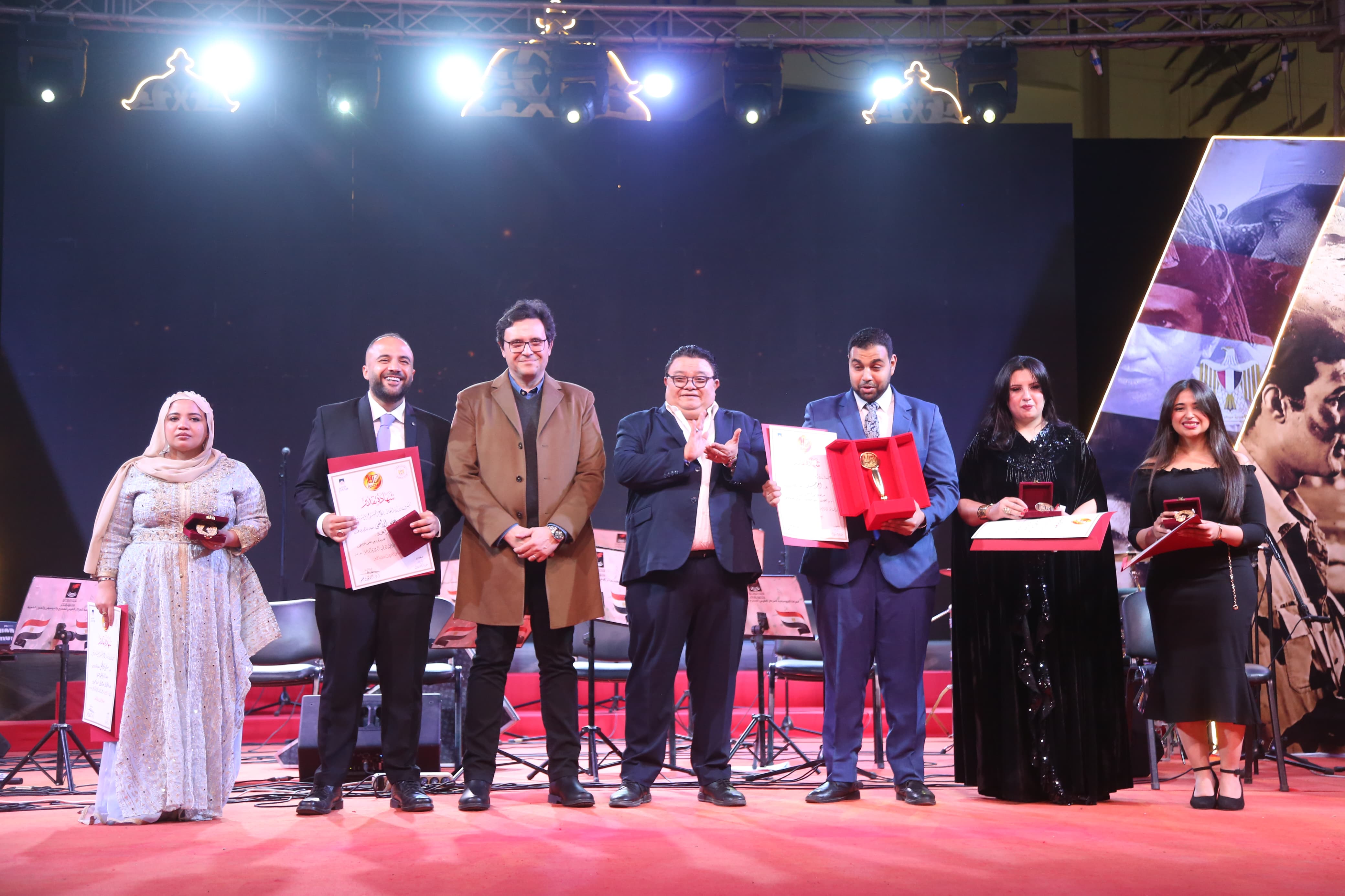 جانب من التكريمات