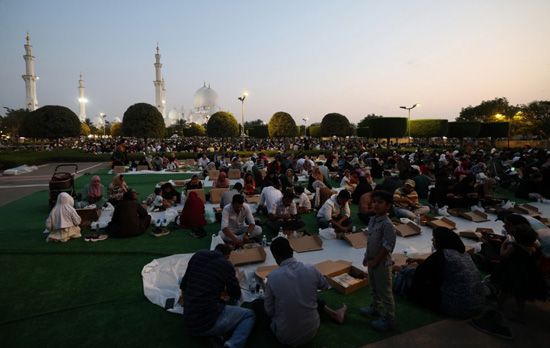 موائد الرحمن فى مسجد الشيخ زايد بالامارات (4)