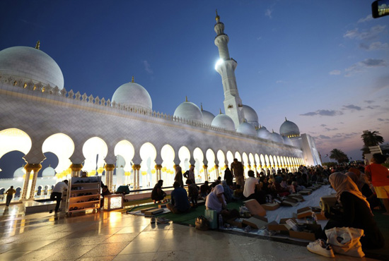 موائد الرحمن فى مسجد الشيخ زايد بالامارات (5)