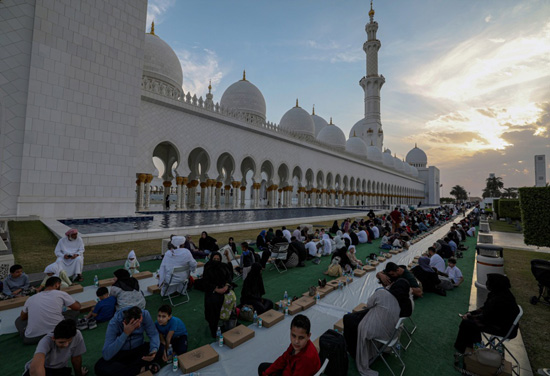 موائد الرحمن فى مسجد الشيخ زايد بالامارات (11)