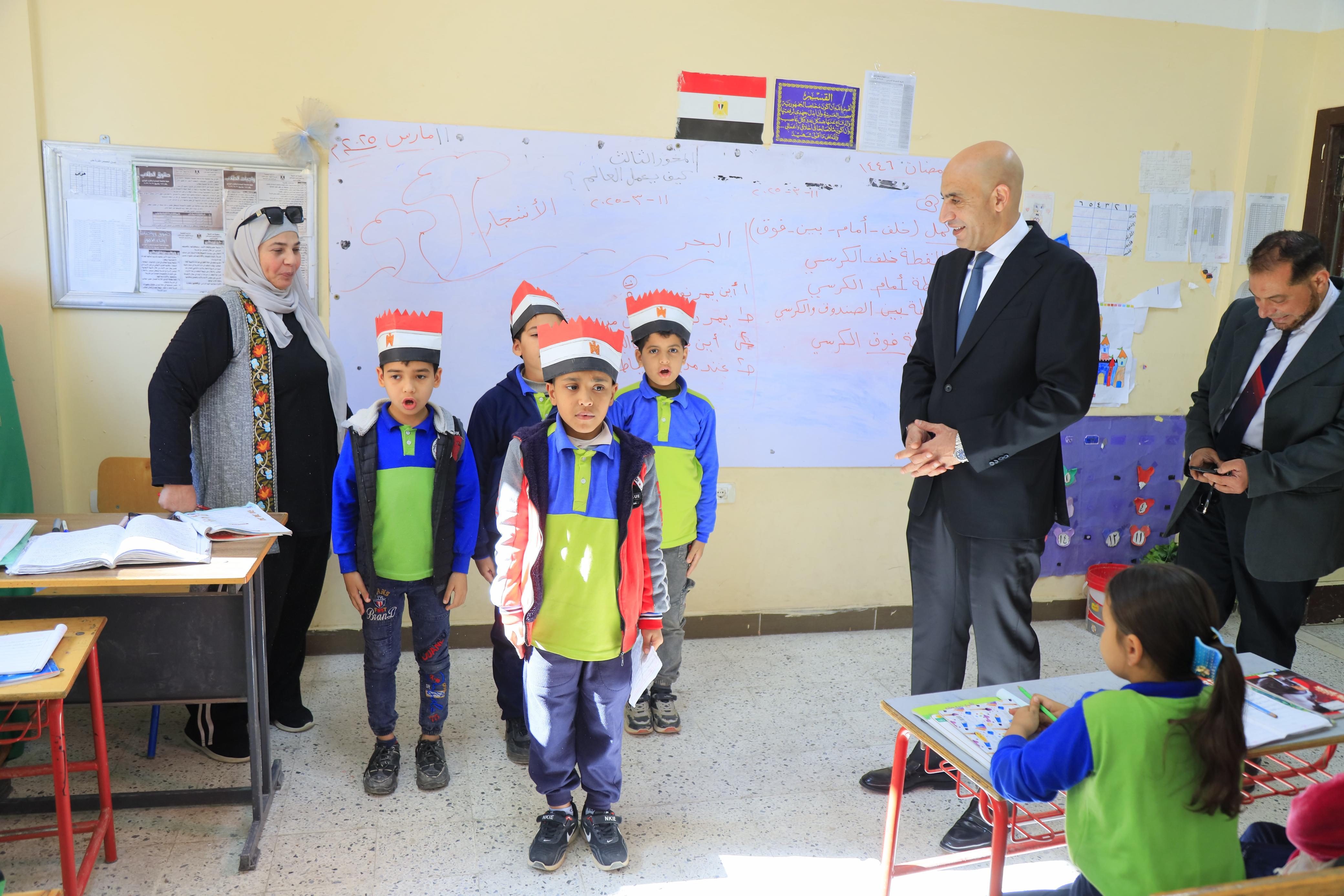 وزير التعليم يزور مدرستين في حى الأسمرات
