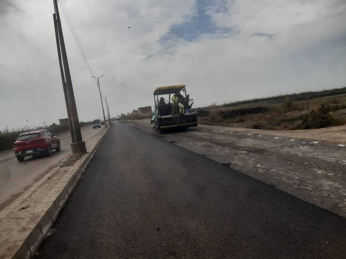 جانب من أعمال رصف الطرق