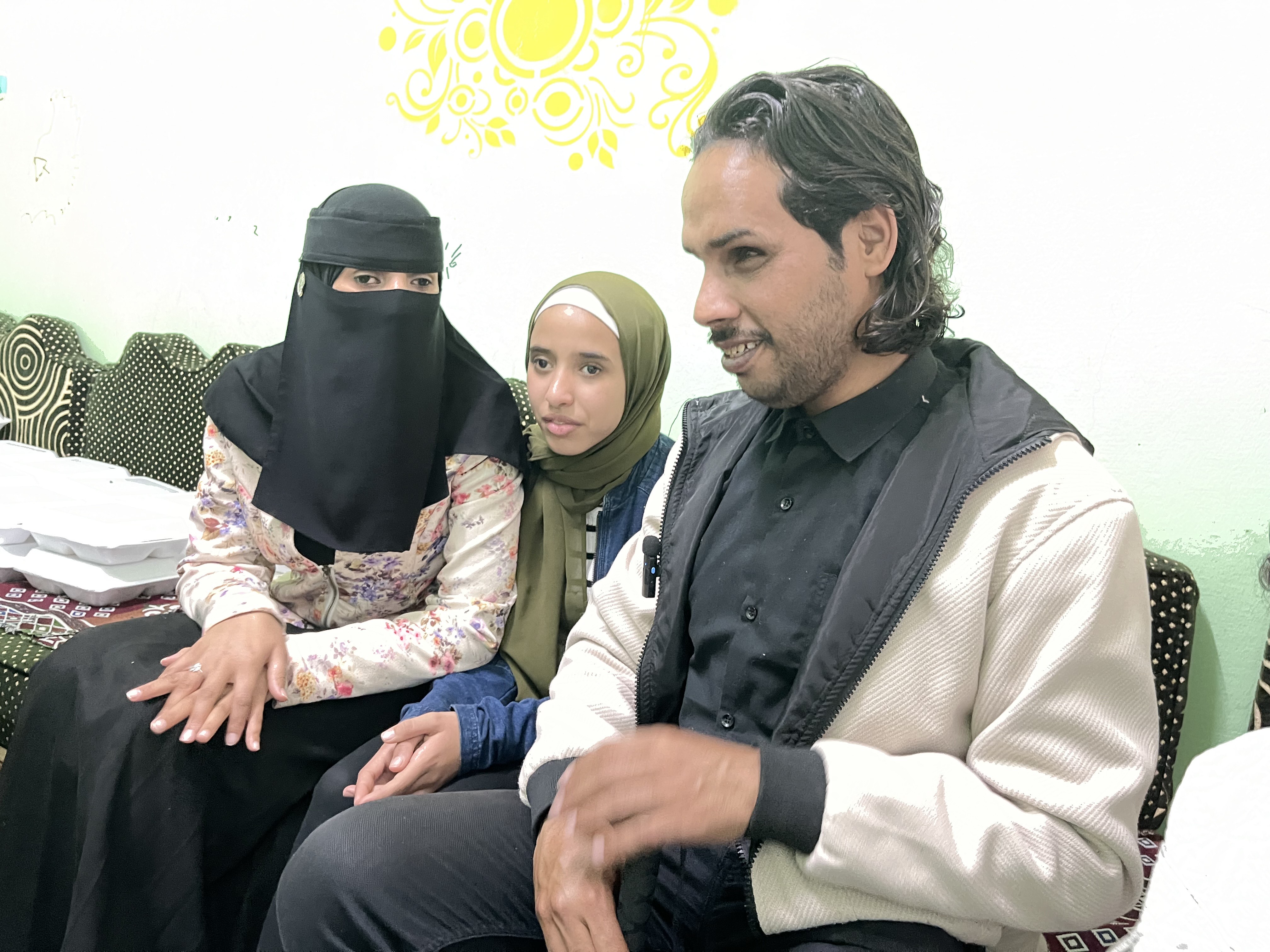 تجهيز وجبات إفطار لمرافقي المرضى الفلسطينيين تجهيز وجبات إفطار لمرافقي المرضى الفلسطينيين