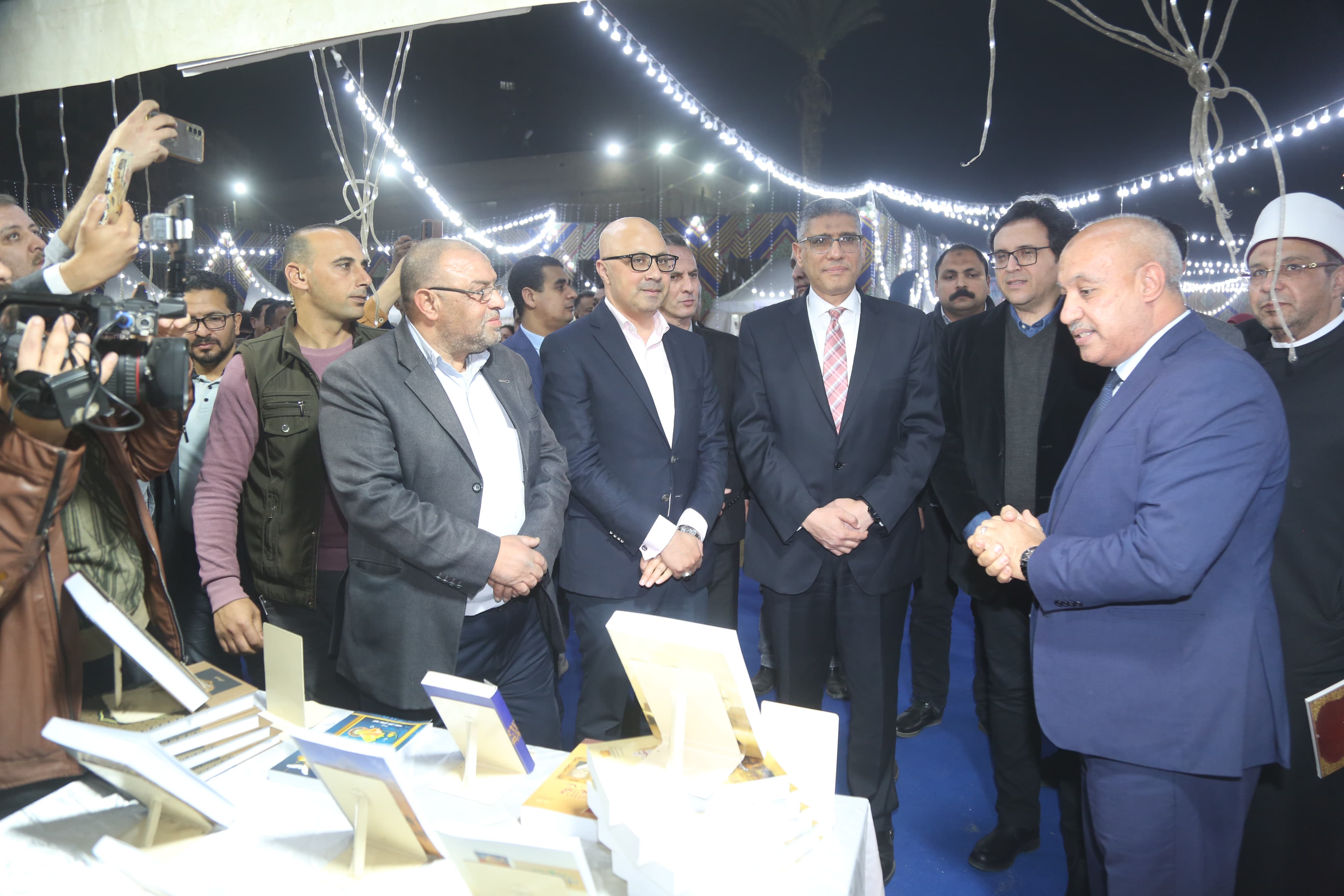 وزير الثقافة خلال افتتاح معرض فيصل للكتاب (5)