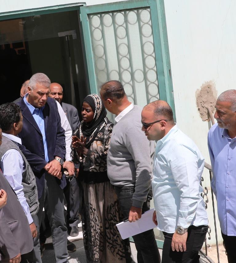 جانب من جولة المحافظ بمدينة دراو جانب من جولة المحافظ بمدينة دراو