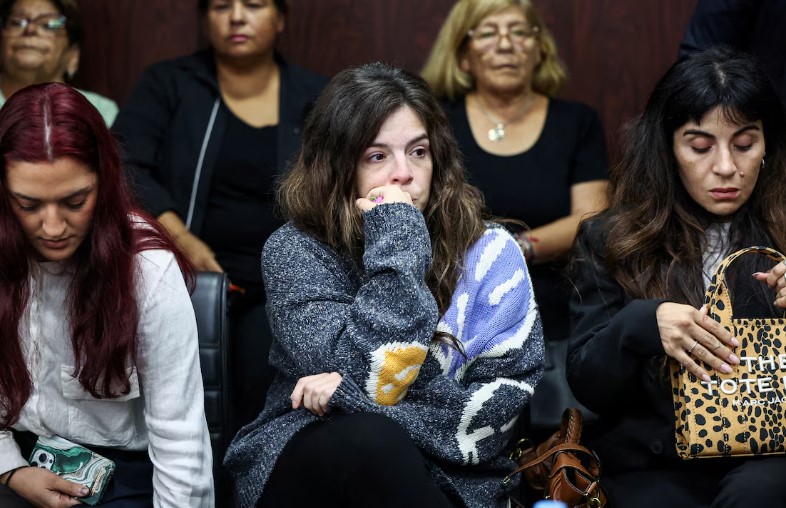 بنات مارادونا يحضرن المحاكمة بنات مارادونا يحضرن المحاكمة