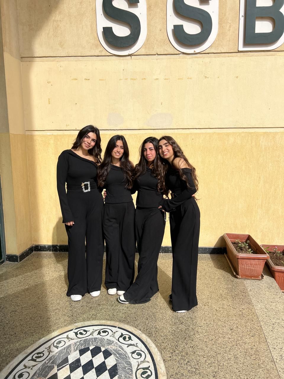 طالبات كلية إعلام اصحاب مشروع فاهمني
