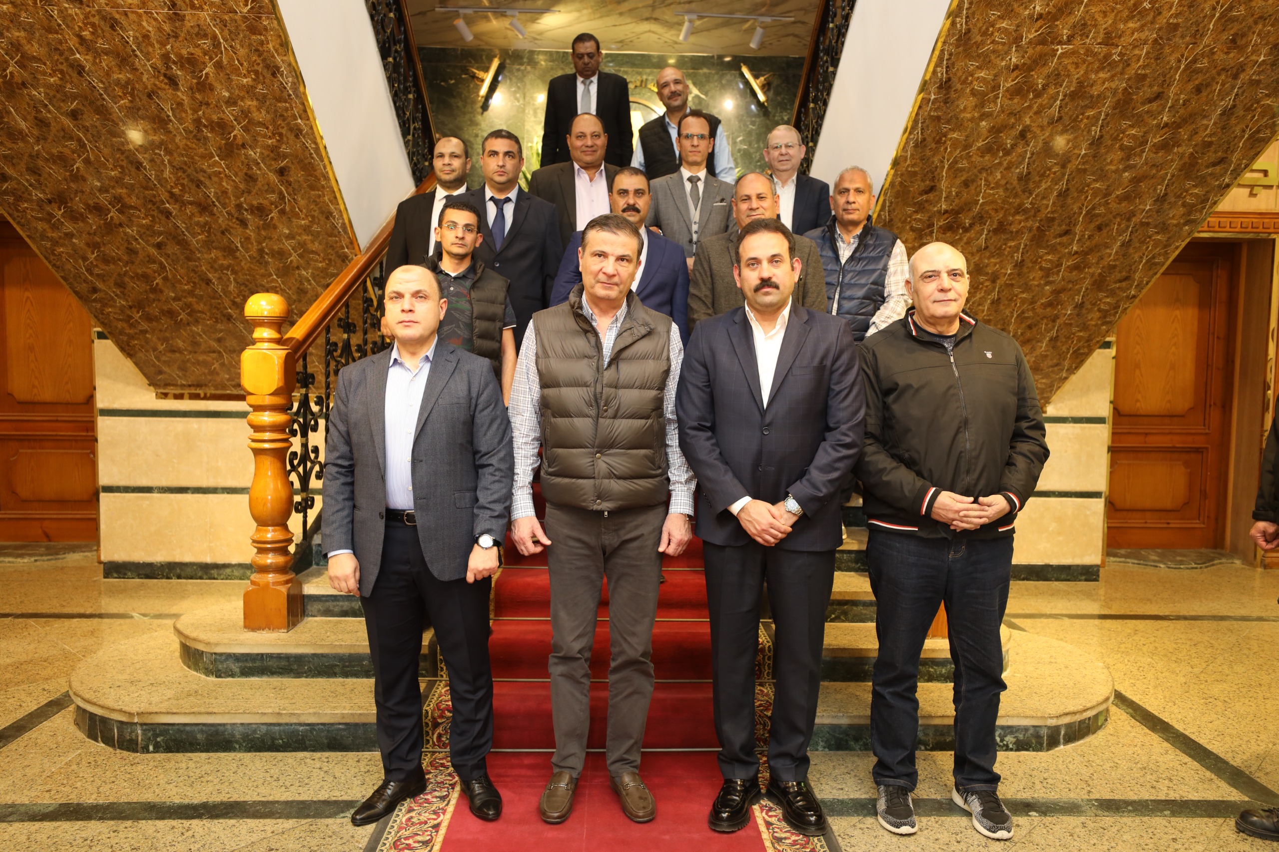 صورة جماعية لمحافظ كفر الشيخ ووزير الزراعة  ومرافقيه