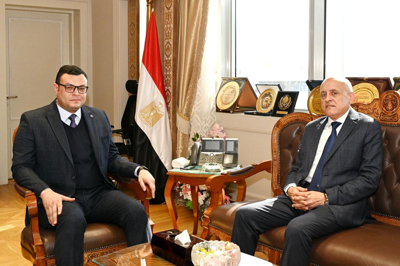 لقاء محافظ الأقصر مع وزير الاسكان لحل أزمة المياه بالأقصر لقاء محافظ الأقصر مع وزير الاسكان لحل أزمة المياه بالأقصر