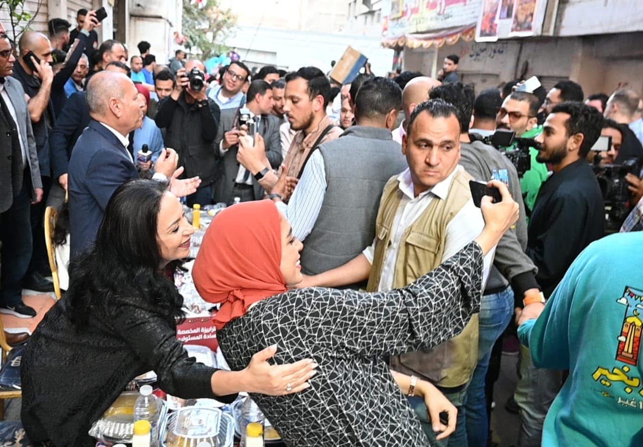 وزيرة التضامن فى حفل إفطار المطرية (2)