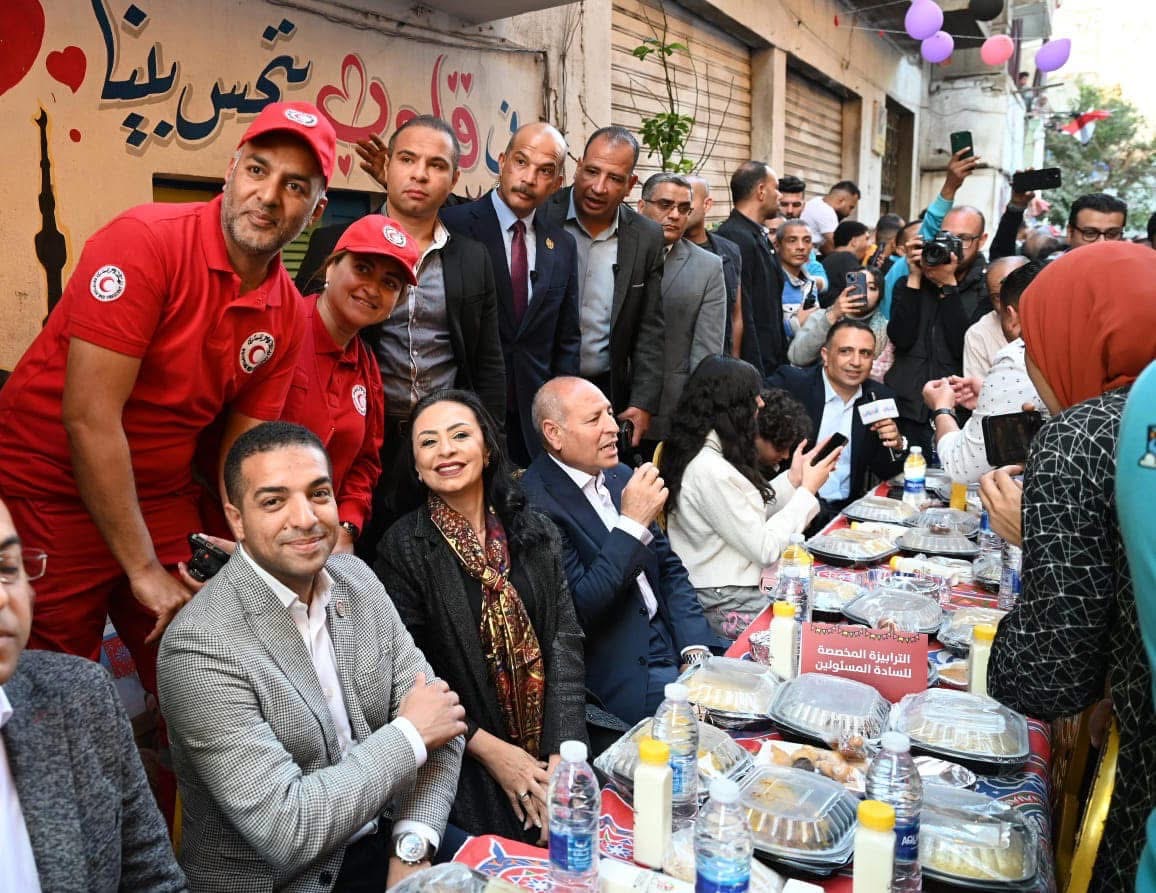 وزيرة التضامن فى حفل إفطار المطرية (1)