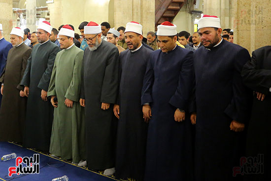 روحانيات رمضان صلاة العشاء والتراويح بالجامع الأزهر روحانيات رمضان صلاة العشاء والتراويح بالجامع الأزهر