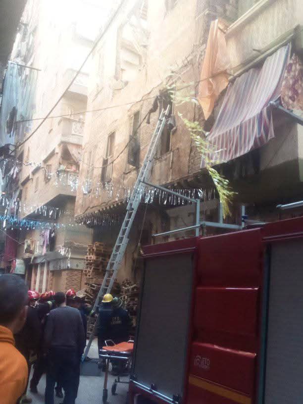 انقاذ شخص سقط عليه أجزاء من عقار قديم انقاذ شخص سقط عليه أجزاء من عقار قديم
