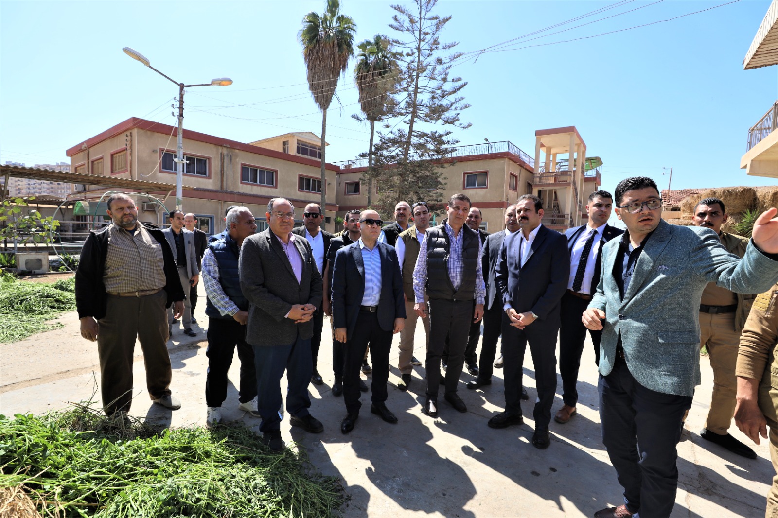 وزير الزراعة ومحافظ كفرالشيخ يتفقدان المركز الدولي للتلقيح الصناعي