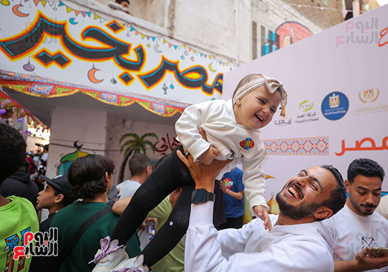 الأطفال تزين حفل الإفطار الأطفال تزين حفل الإفطار