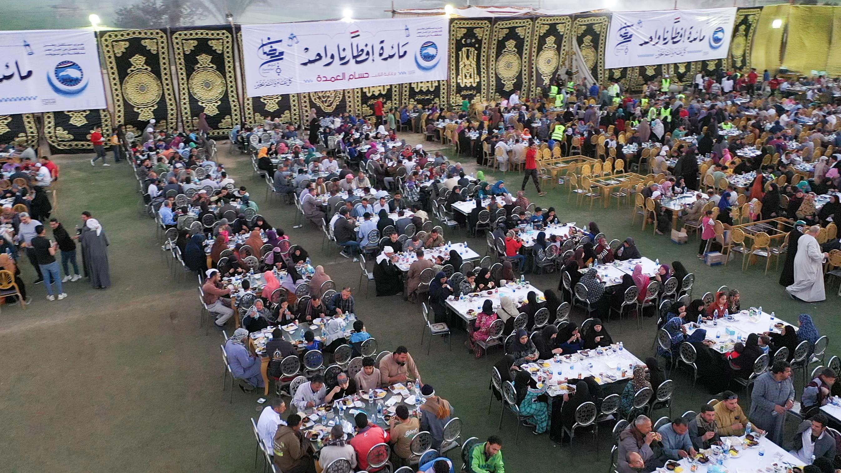 5000 مواطن على مائدة إفطار ببنى سويف (1)