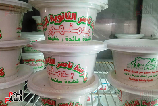 إقبال على منتجات المدارس الزراعية بالبحيرة خلال رمضان (1)