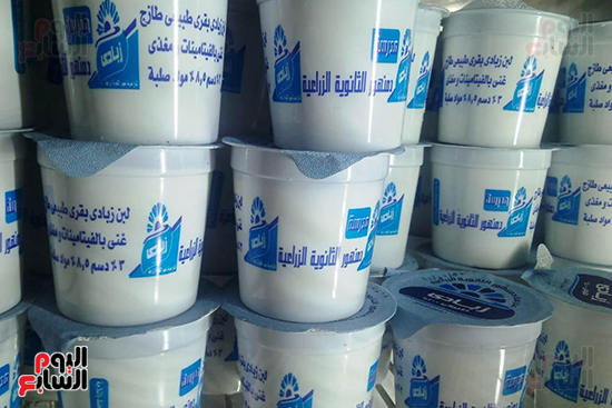 إقبال على منتجات المدارس الزراعية بالبحيرة خلال رمضان (6)