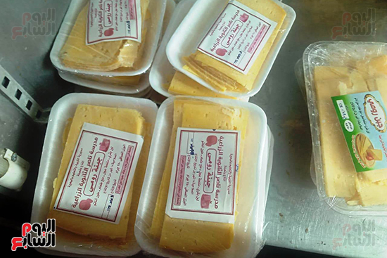 إقبال على منتجات المدارس الزراعية بالبحيرة خلال رمضان (4)