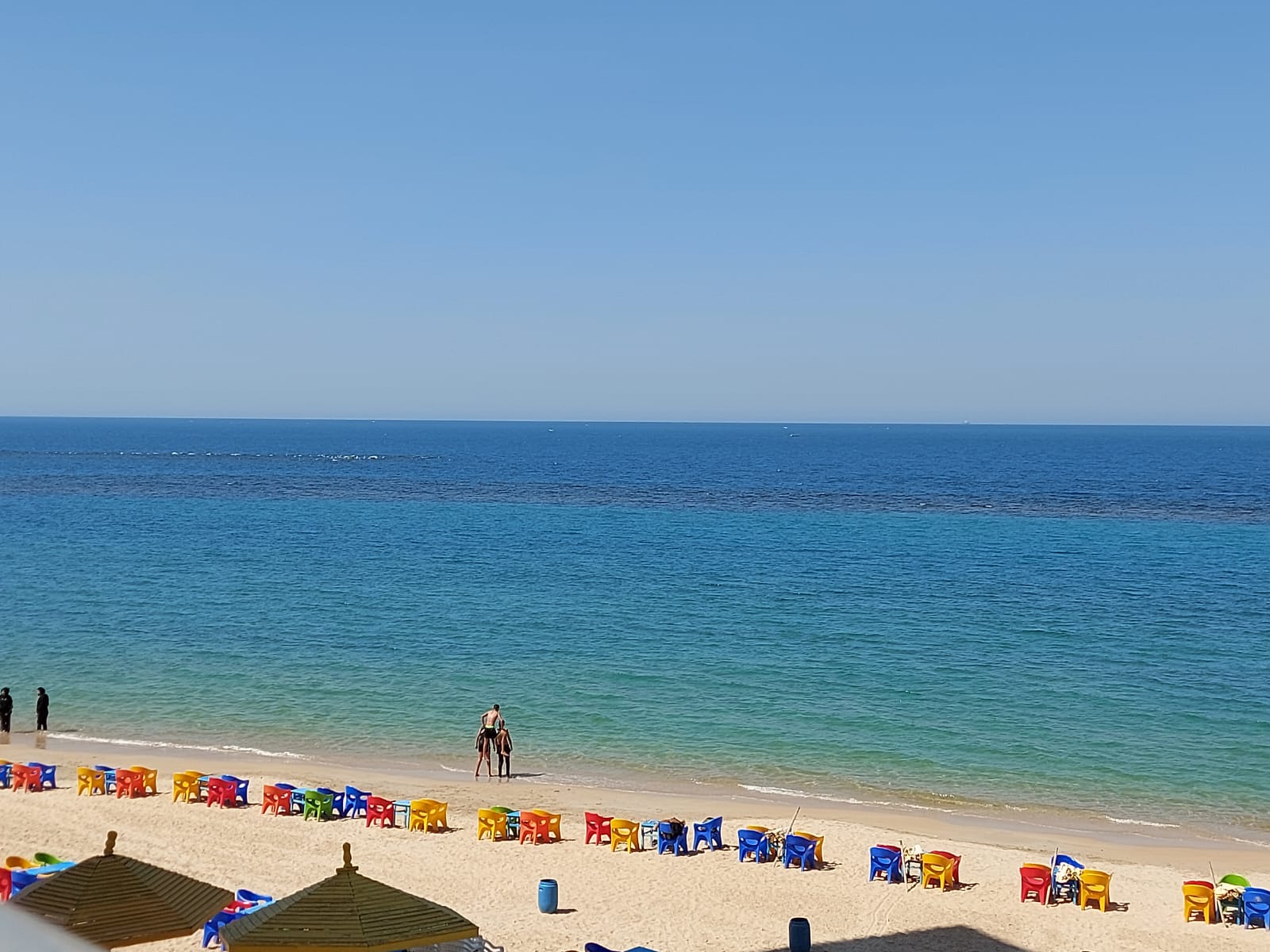 البعض ذهب الى البحر