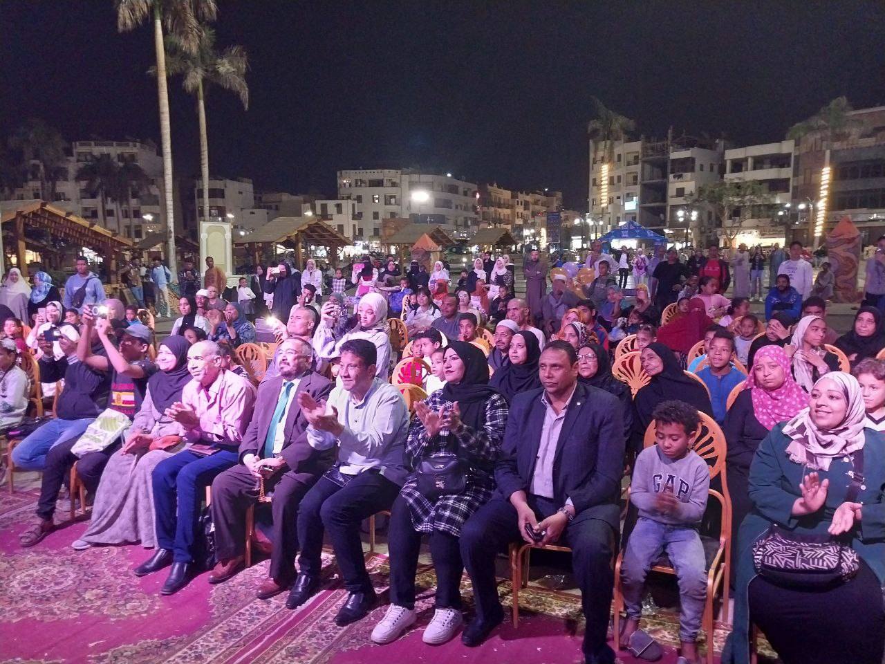 حضور جماهيرى مميز فى ليالي رمضان الثقافية بالأقصر حضور جماهيرى مميز فى ليالي رمضان الثقافية بالأقصر