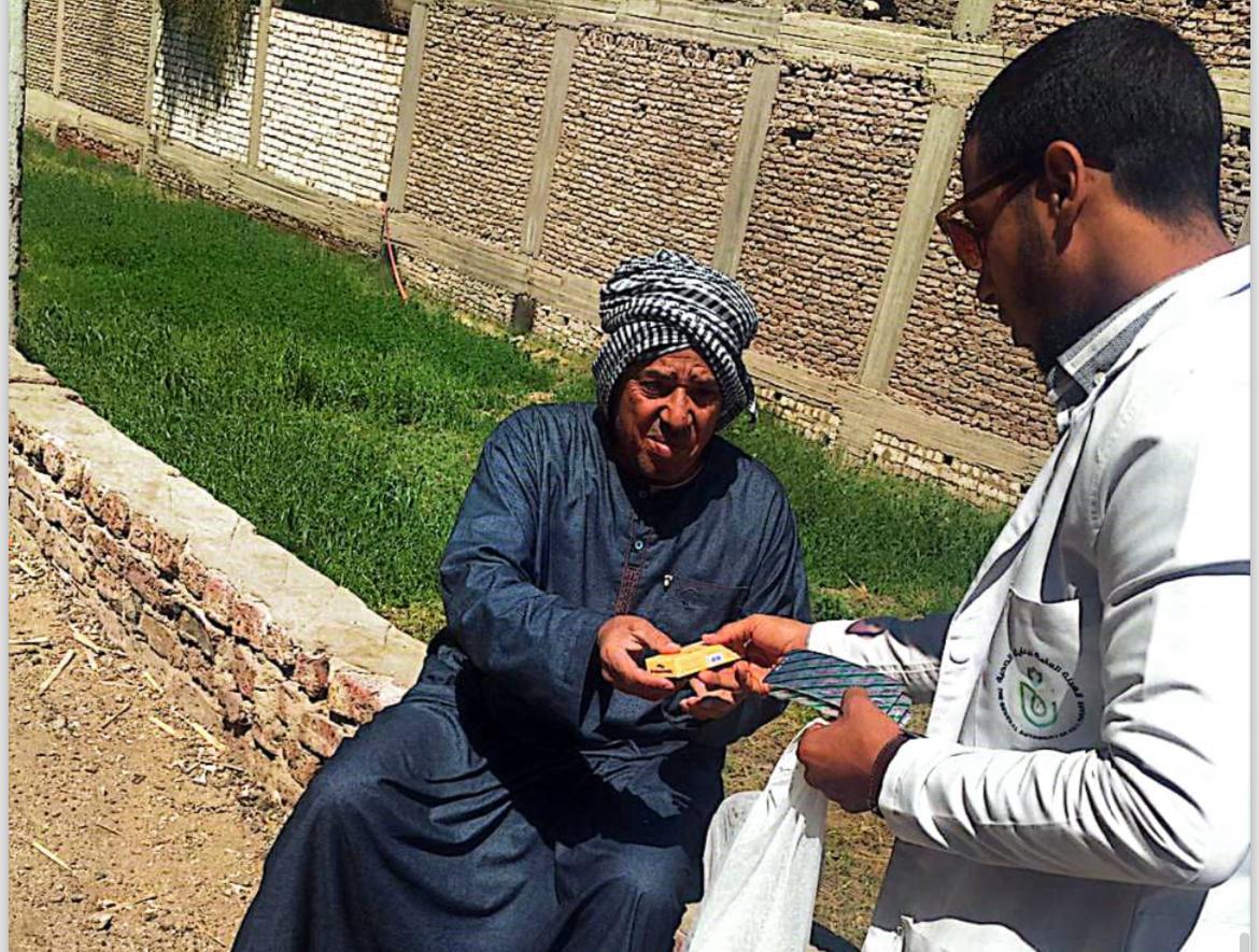 فحص المواطنين بالقرى والنجوع بمبادرة رمضان فحص المواطنين بالقرى والنجوع بمبادرة رمضان