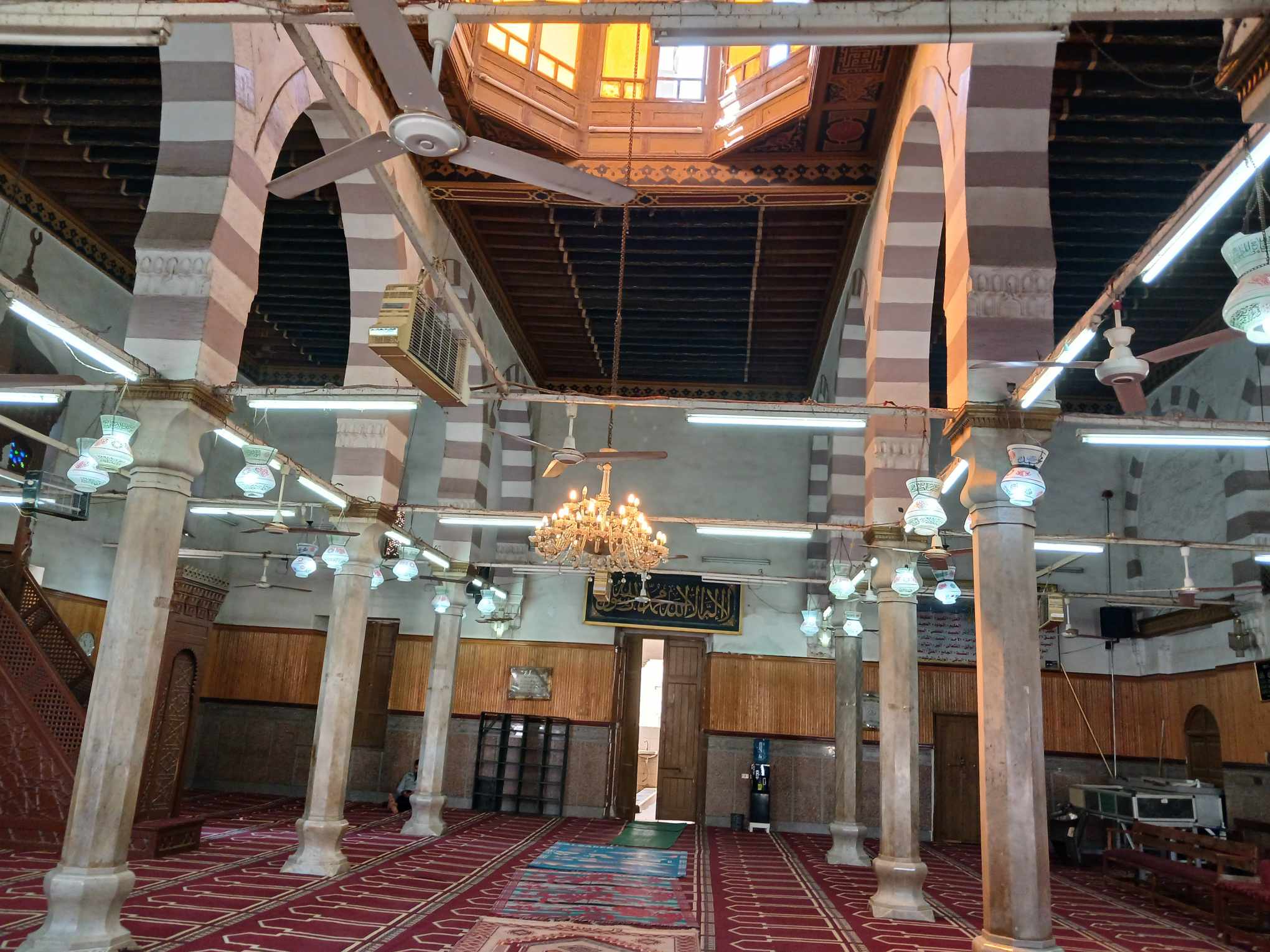 المسجد من الداخل_1 المسجد من الداخل_1