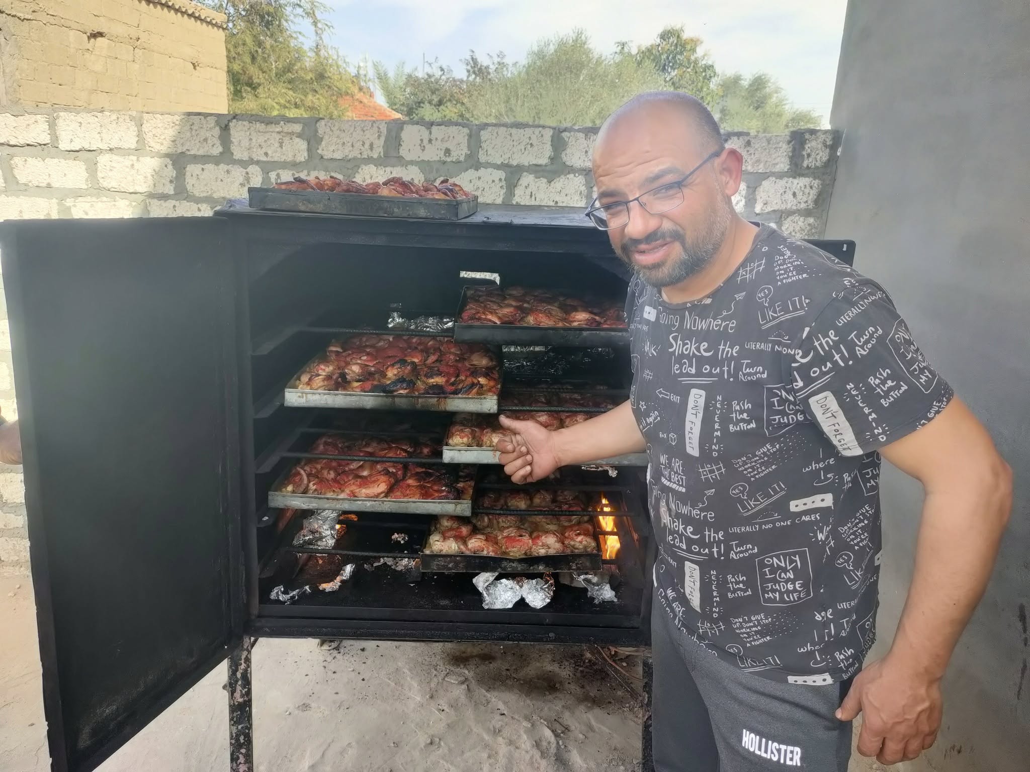 خلال طهي الطعام خلال طهي الطعام