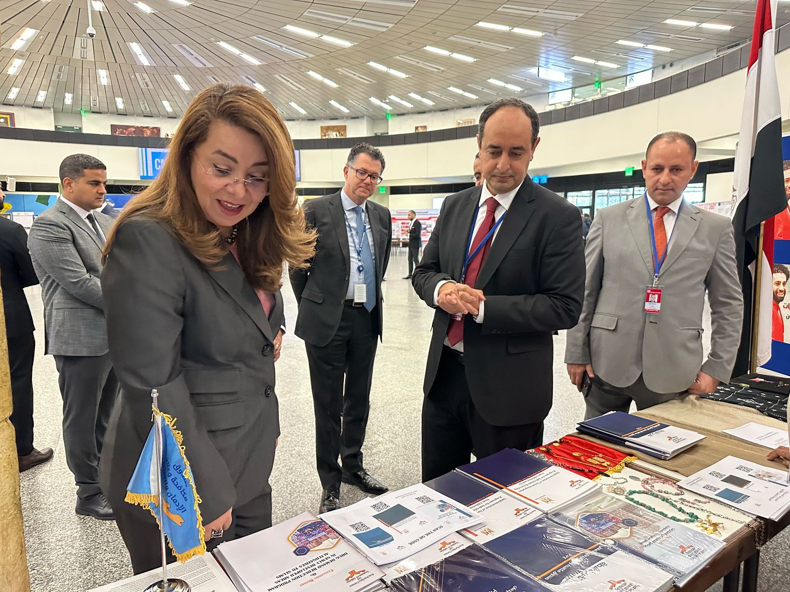 خلال تفقد الدكتورة غادة والى المعرض بصحبة الدكتور عمرو عثمان والكاتب الصحفى مدحت وهبة خلال تفقد الدكتورة غادة والى المعرض بصحبة الدكتور عمرو عثمان والكاتب الصحفى مدحت وهبة