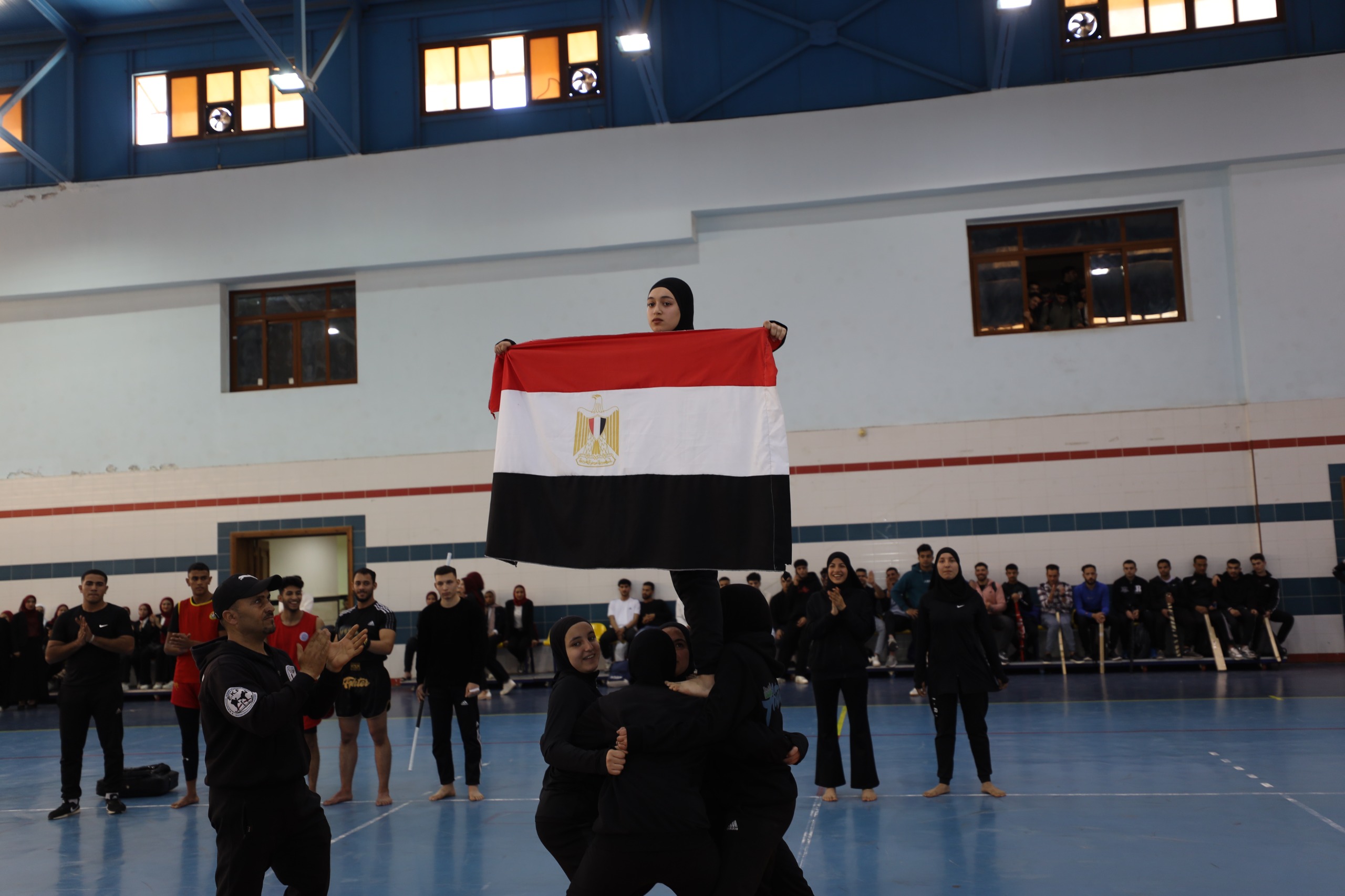 جانب من العروض الرياضية جانب من العروض الرياضية