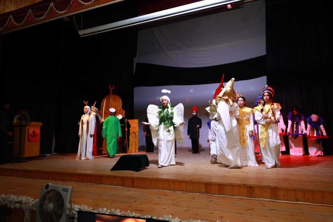 جانب من العروض المتعددة