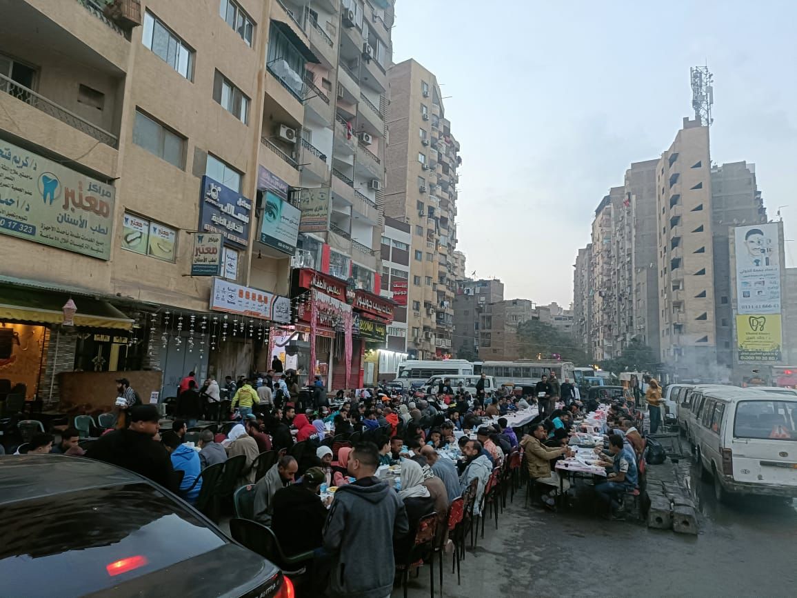 جانب من المائدة جانب من المائدة