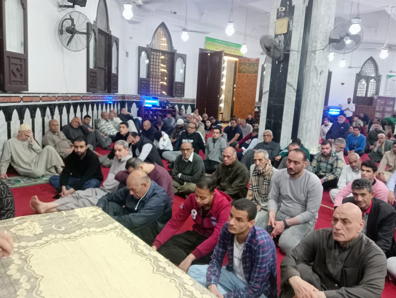 جانب من الحضور بالمسجد