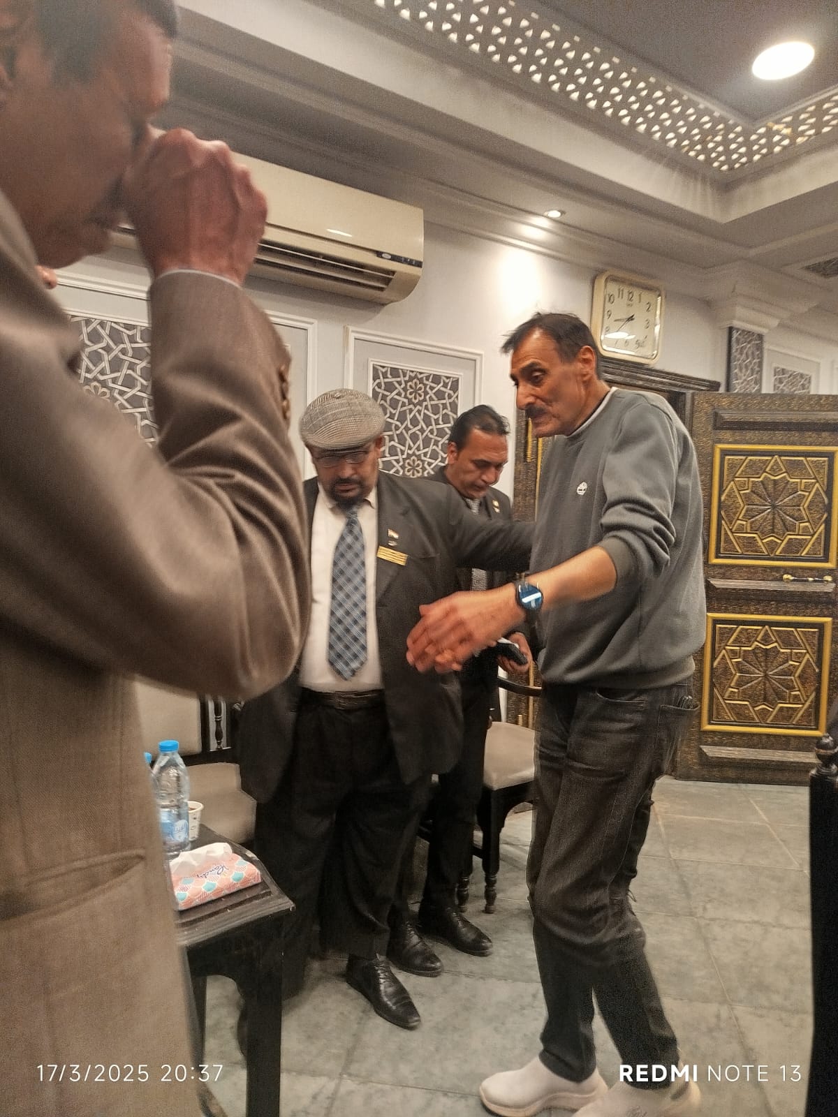 بدء عزاء الفنان احسان الترك بمسجد الخلفاء الراشدين  بالبحر الاعظم (3)