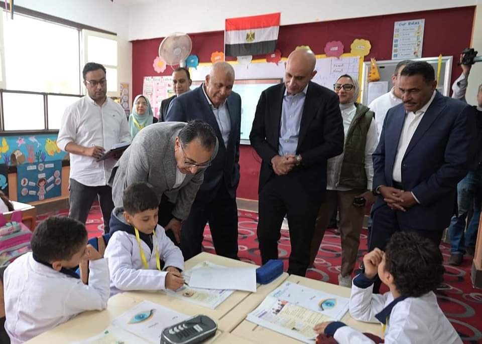 رئيس الوزراء والطلاب